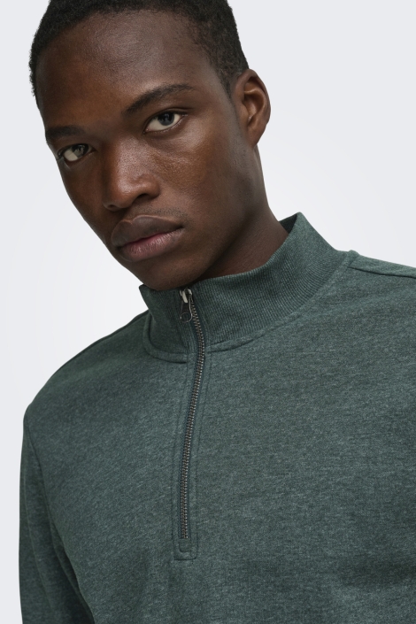 Only & Sons groene heren sweater | Close up