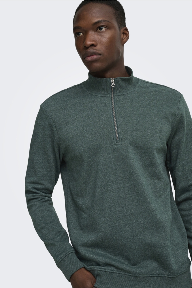 Only & Sons groene heren sweater | Close up