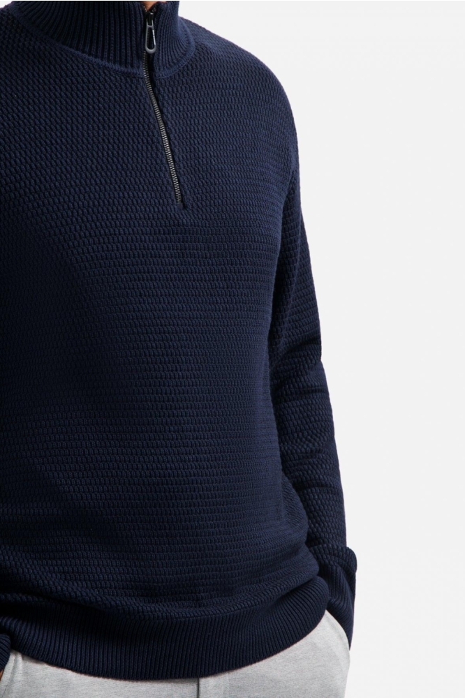 NO-EXCESS blauwe heren trui | Close up