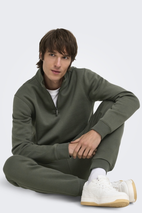 Only & Sons groene heren sweater | Model vooraanzicht