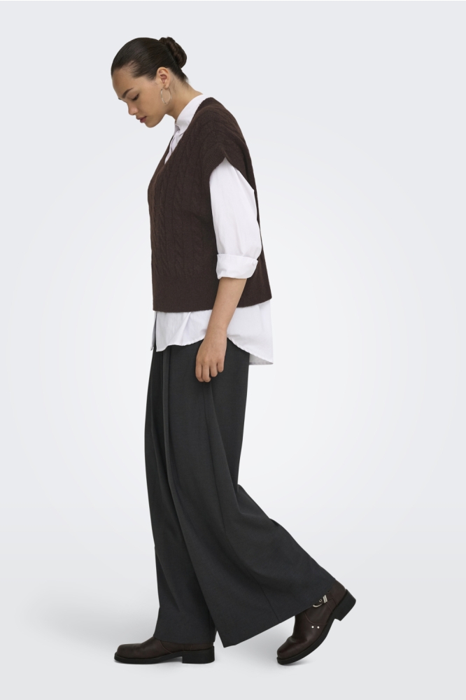 Only bruine dames vest | Model zijaanzicht