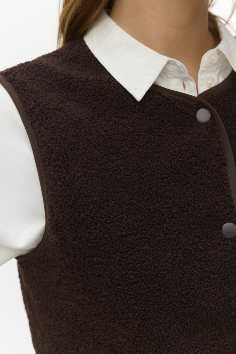 Vero Moda bruine dames gilet | Close up