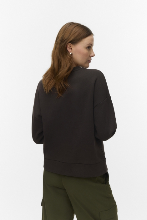 Vero Moda bruine dames sweater | Model achteraanzicht
