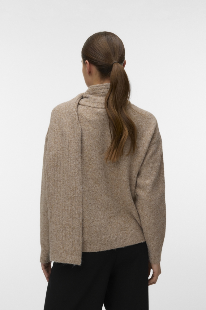 Vero Moda beige dames trui | Model achteraanzicht