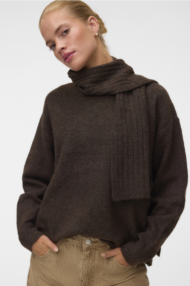 Vero Moda bruine dames trui | Model vooraanzicht