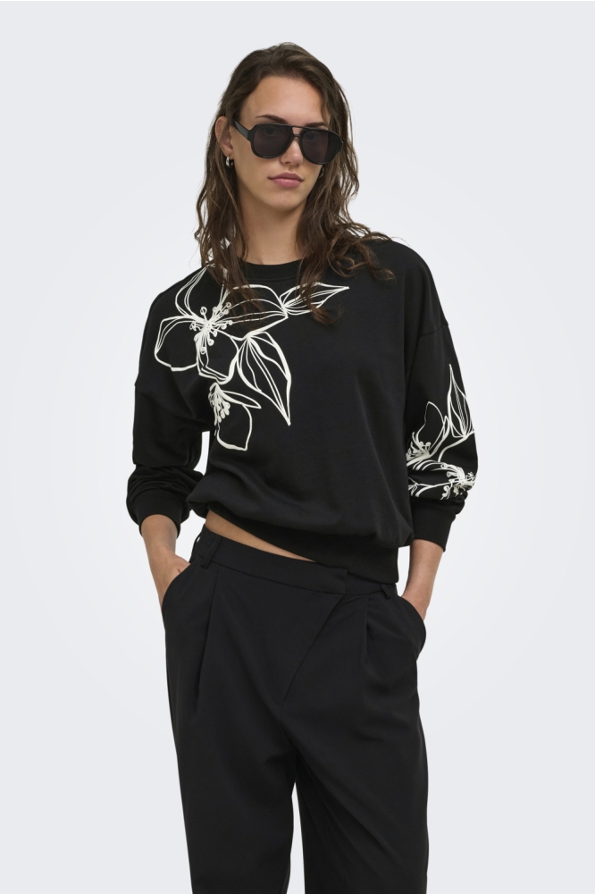 Only zwarte dames sweater | Model vooraanzicht