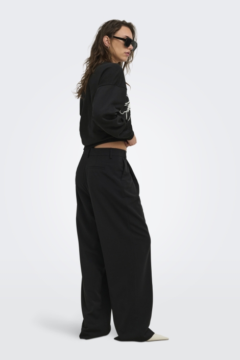Only zwarte dames sweater | Model