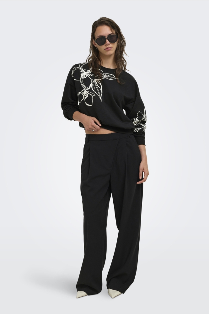Only zwarte dames sweater | Model