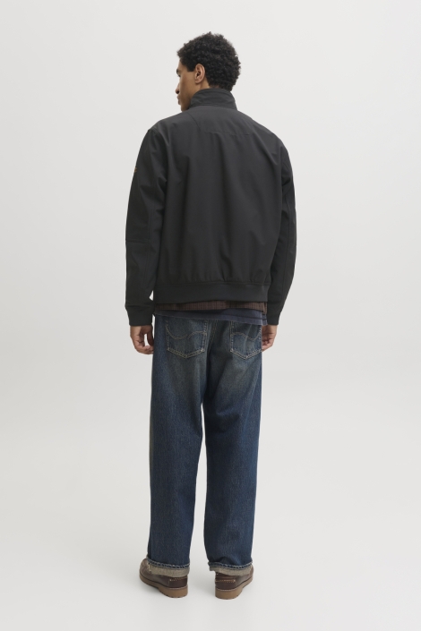 Jack & Jones zwarte heren jas | Model achteraanzicht
