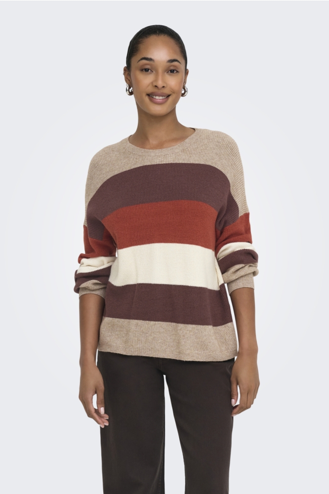 Only beige dames trui | Model vooraanzicht