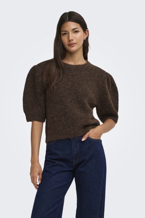 Only bruine dames trui | Model vooraanzicht