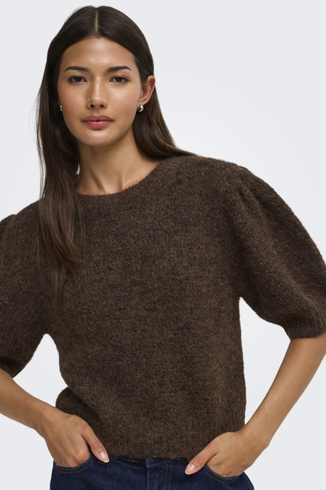Only bruine dames trui | Model vooraanzicht