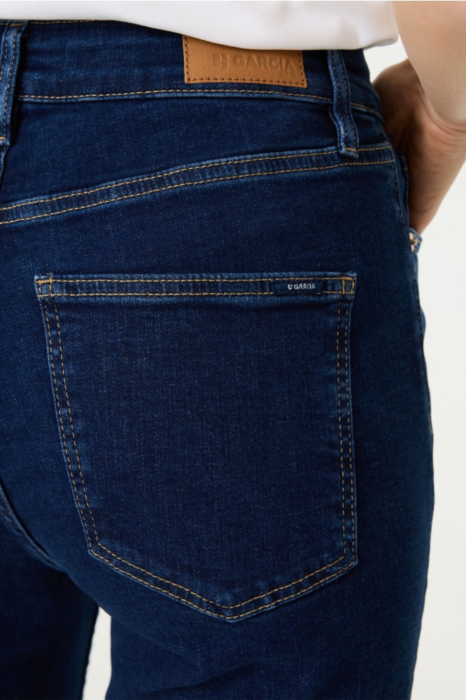 Garcia blauwe dames jeans | Close up