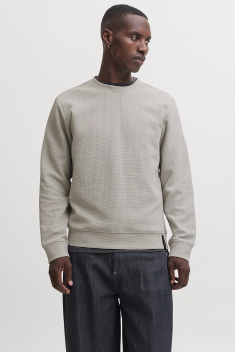 Jack & Jones grijze heren sweater | Model vooraanzicht