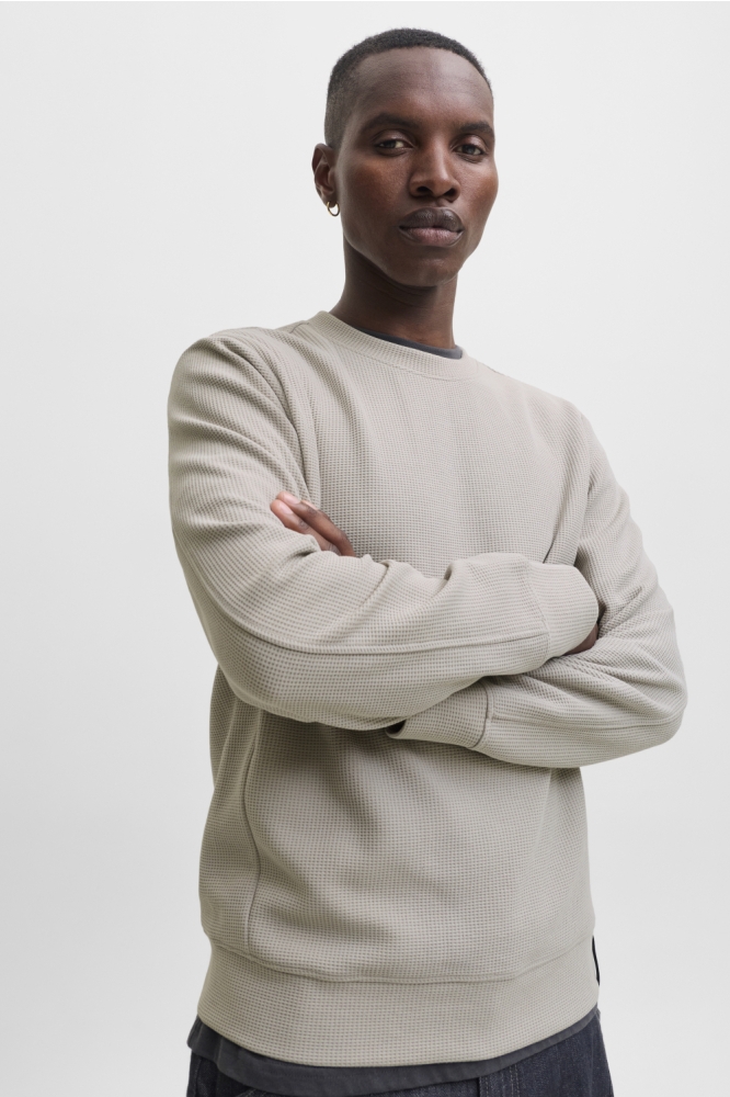 Jack & Jones grijze heren sweater | Model vooraanzicht