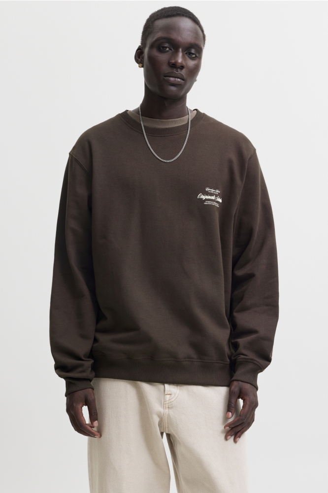 Jack & Jones bruine heren sweater | Model vooraanzicht