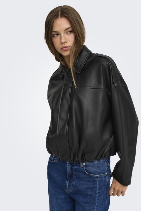 Only zwarte dames jas | Model vooraanzicht