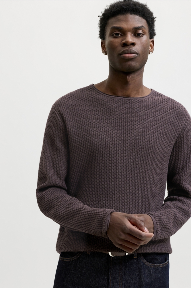 Jack & Jones bruine heren trui | Model vooraanzicht