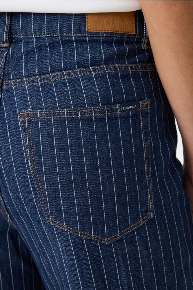 Garcia blauwe dames jeans | Close up