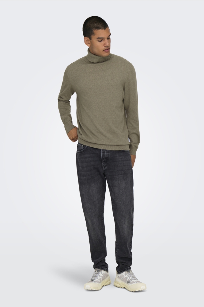 Only & Sons taupe heren trui | Model vooraanzicht