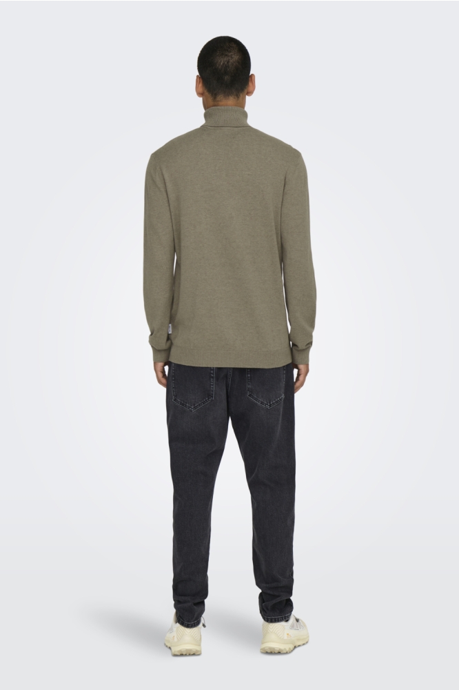 Only & Sons taupe heren trui | Model achteraanzicht