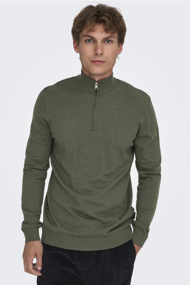 Only & Sons groene heren trui | Model vooraanzicht