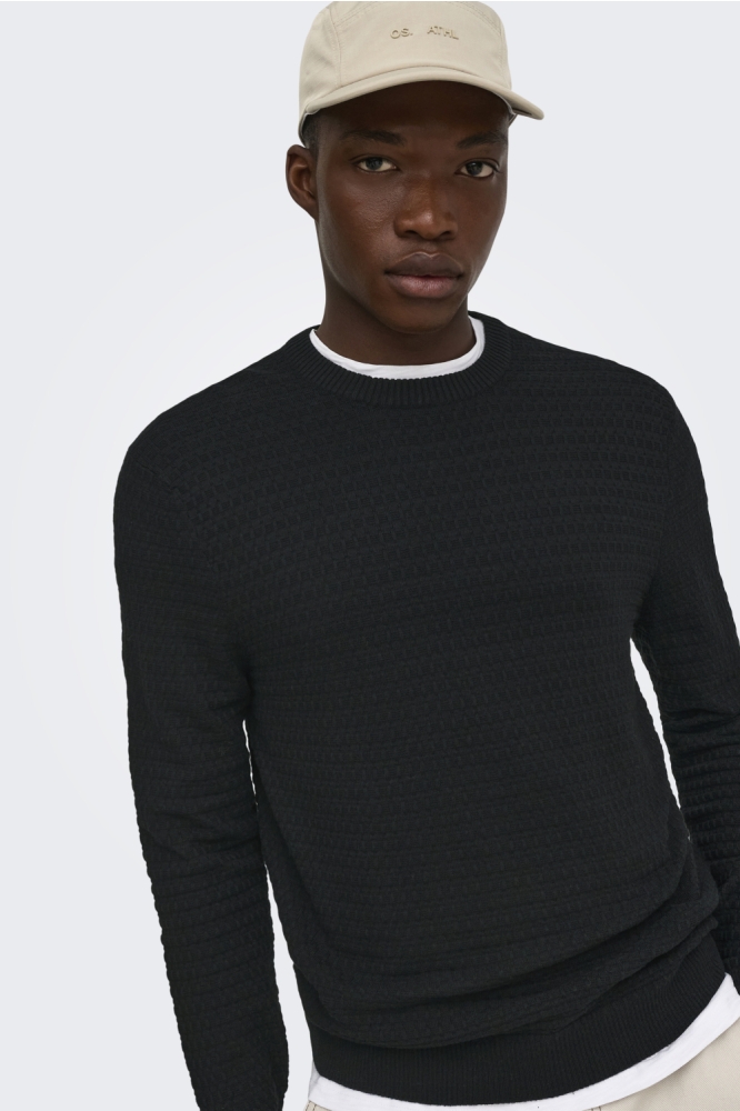 Only & Sons zwarte heren trui | Model vooraanzicht
