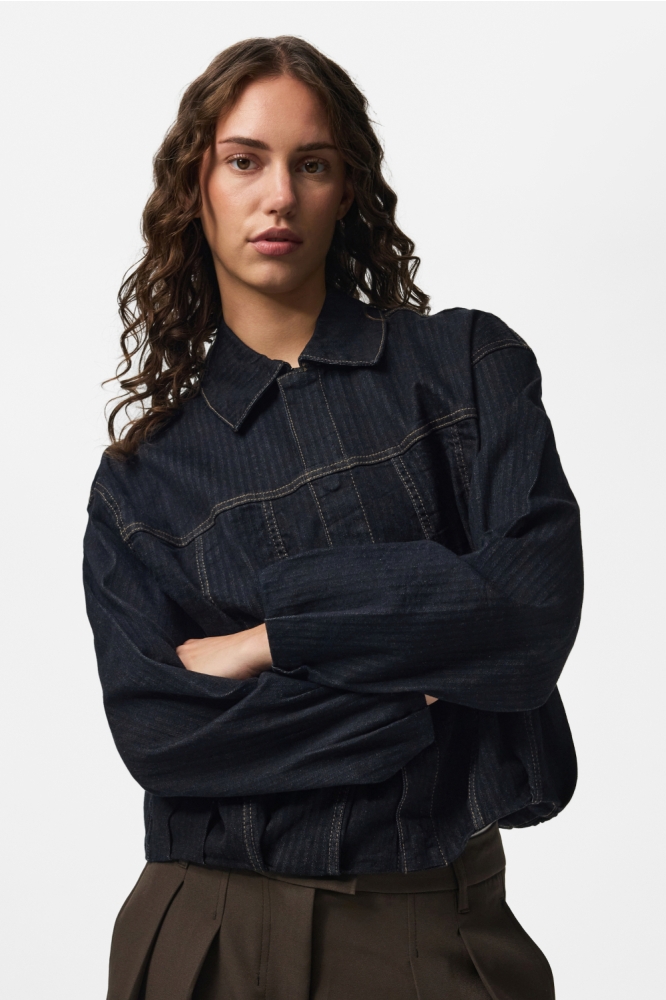 Pieces blauwe dames jas | Model vooraanzicht
