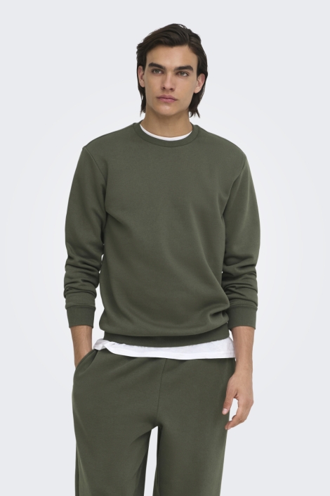 Only & Sons groene heren sweater | Model vooraanzicht