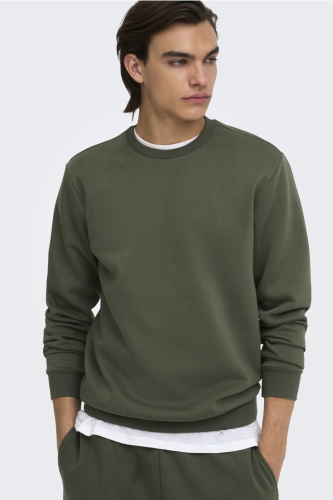 Only & Sons groene heren sweater | Model vooraanzicht