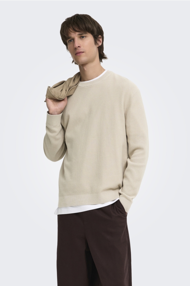 Only & Sons beige heren trui | Model vooraanzicht