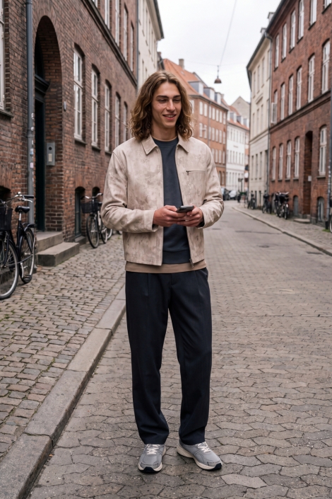 Jack & Jones blauwe heren sweater | Sfeerbeeld, In situatie