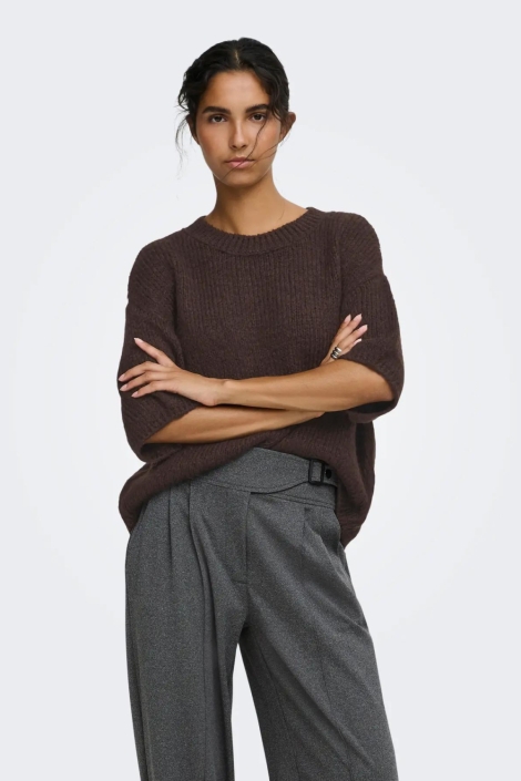 Jacqueline de Yong bruine dames trui | Model vooraanzicht