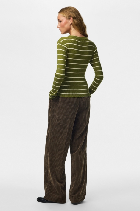 Pieces groene dames trui | Model achteraanzicht