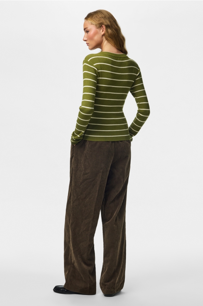 Pieces groene dames trui | Model achteraanzicht