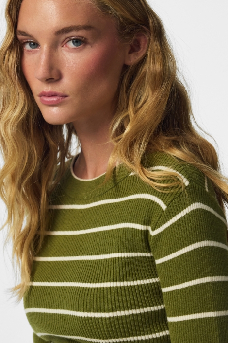 Pieces groene dames trui | Model zijaanzicht