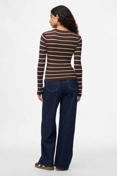 Pieces bruine dames trui | Model achteraanzicht