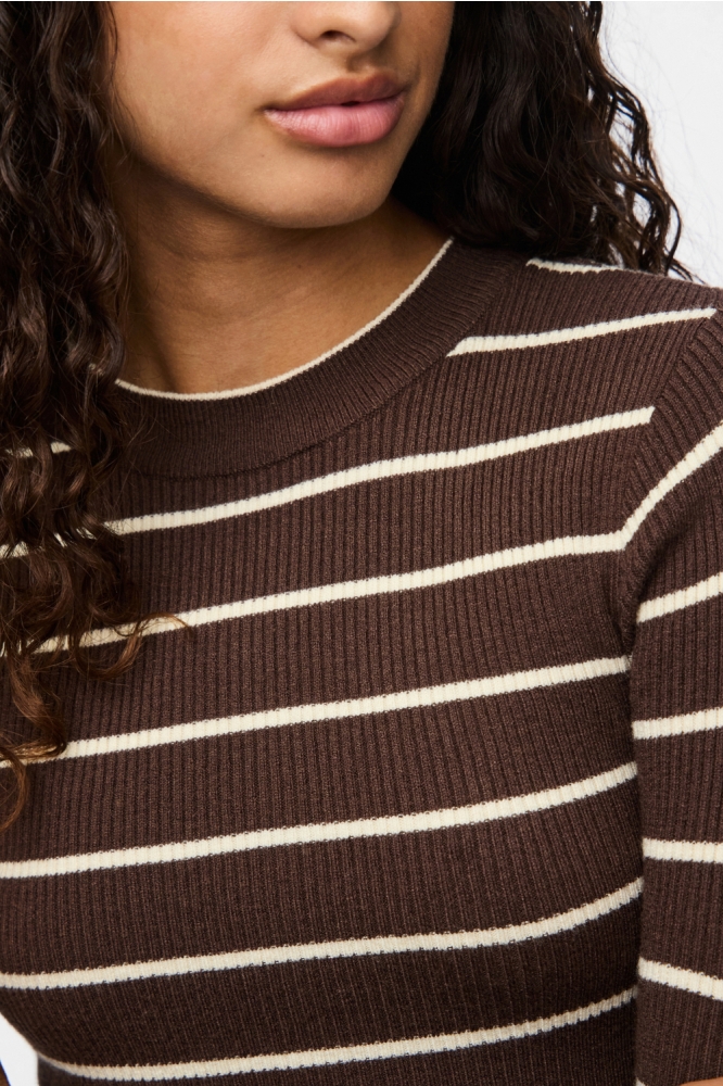 Pieces bruine dames trui | Close up