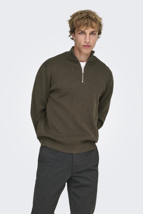 Only & Sons bruine heren trui | Model vooraanzicht