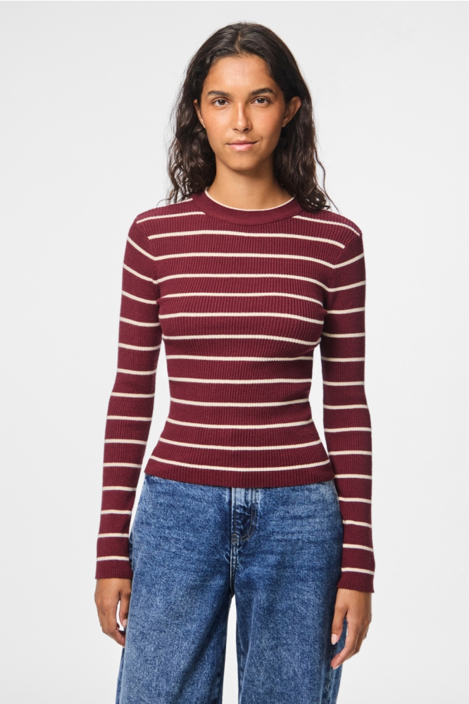 Pieces bordeaux dames trui | Model vooraanzicht