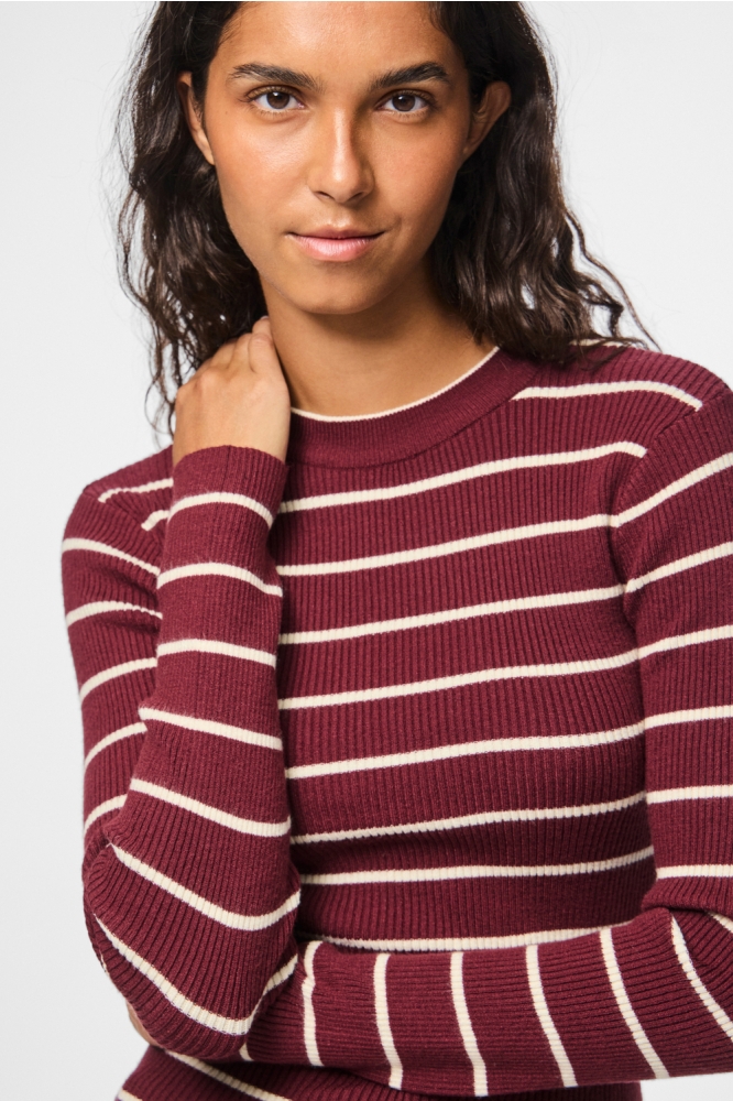 Pieces bordeaux dames trui | Close up