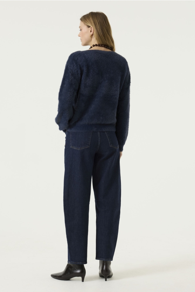 Garcia blauwe dames trui | Model achteraanzicht