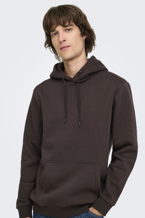 Only & Sons bruine heren sweater | Model vooraanzicht