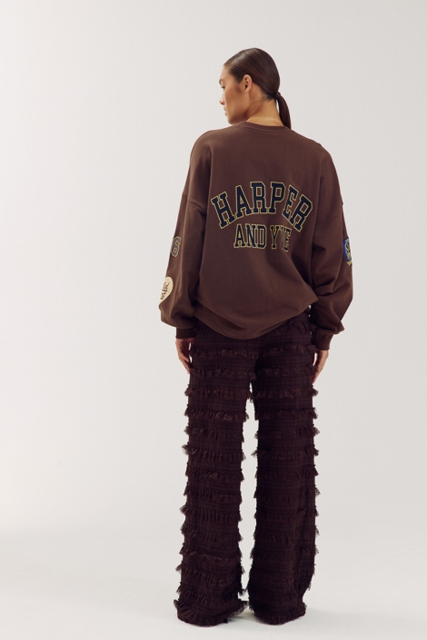Harper & Yve bruine dames sweater | Model