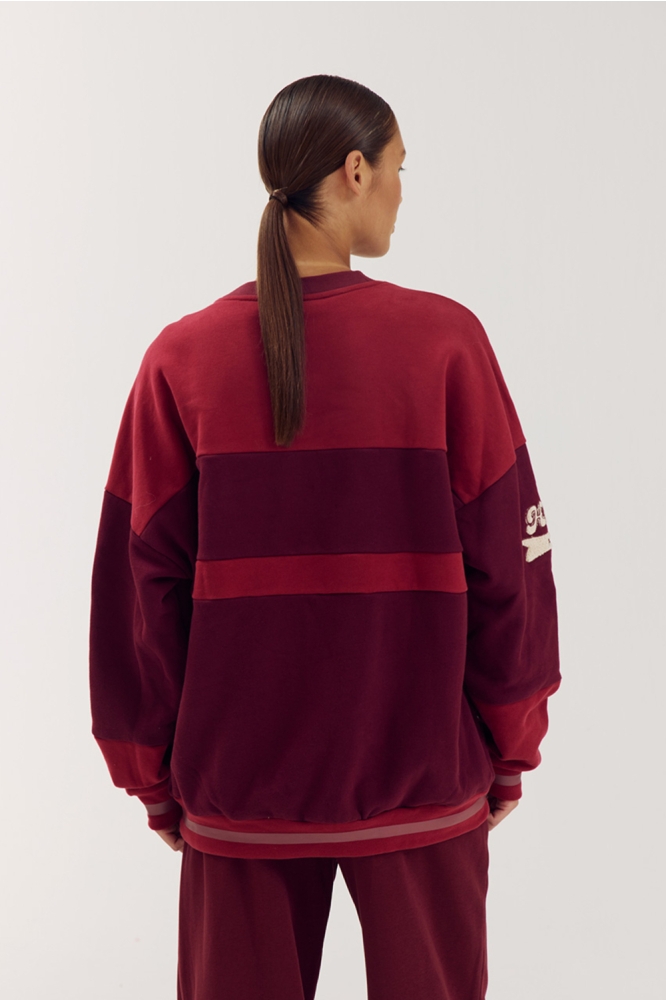 Harper & Yve rode dames sweater | Model achteraanzicht