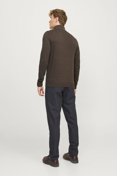 Jack & Jones bruine heren trui | Model