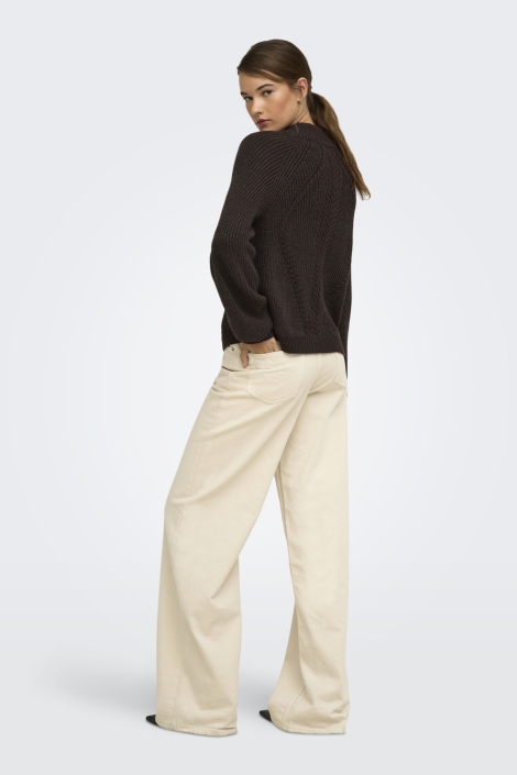 Only bruine dames trui | Model achteraanzicht