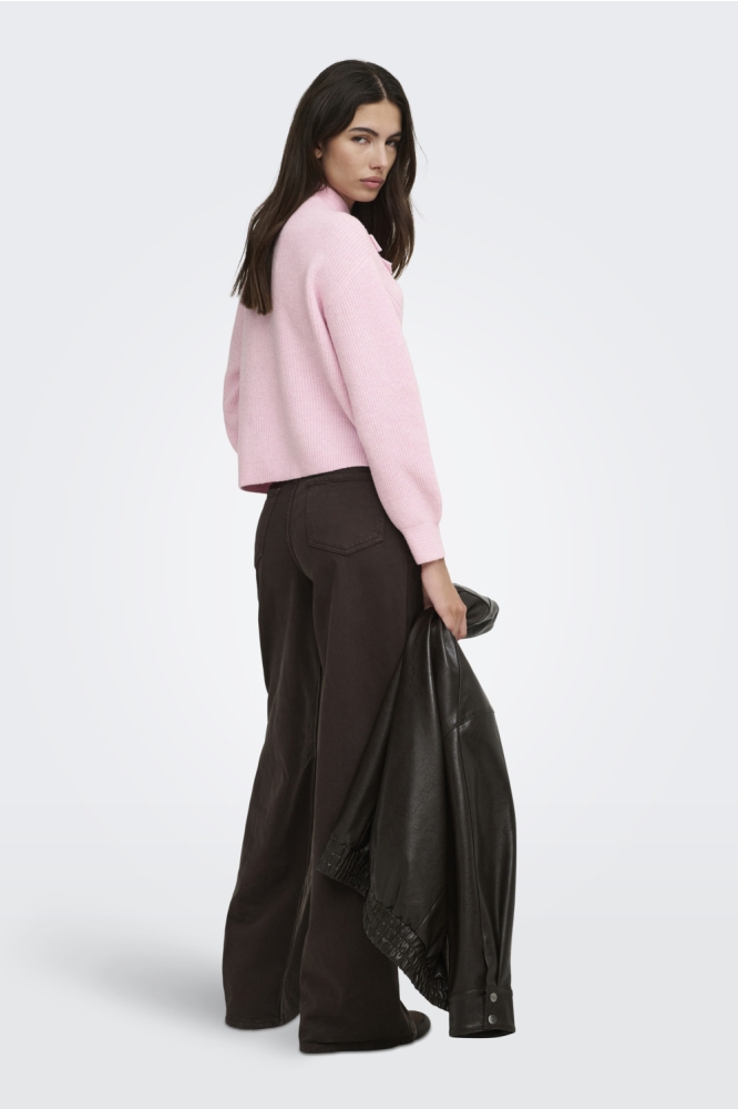 Only roze dames trui | Model zijaanzicht