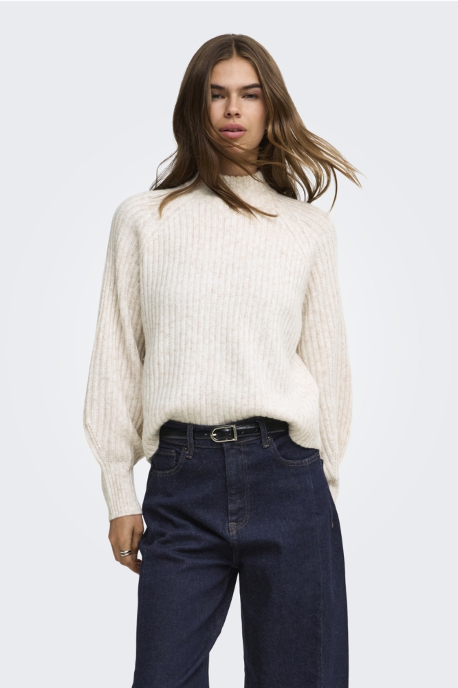 Only beige dames trui | Model vooraanzicht