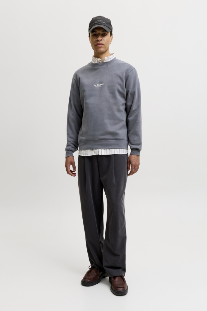Jack & Jones blauwe heren sweater | Model vooraanzicht